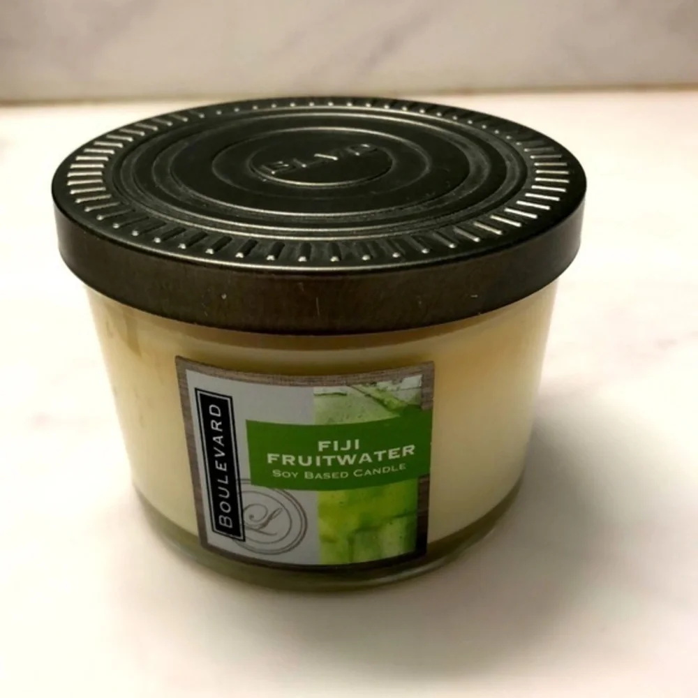 BLVD SPA FIJI FRUITWATER SOY BASED CANDLE